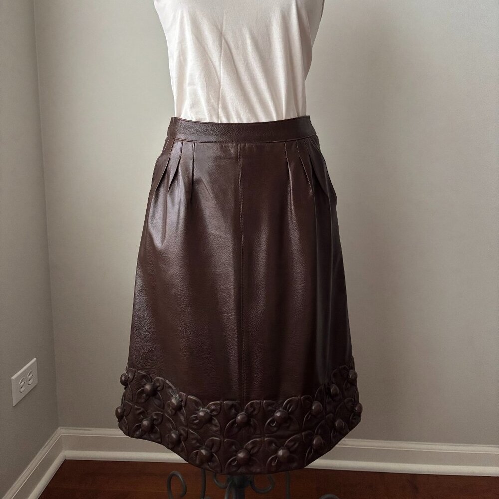 Oscar de la Renta Leather Knee Length Skirt Scalloped 3D floral hem Sz. 10